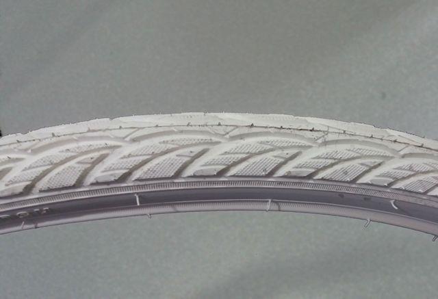 Cubierta Rod. 26 x 1.75 DSH Blanca Modelo Confort